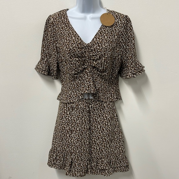 BNWT Two piece leopard top and matching skirt size medium - Picture 1 of 5